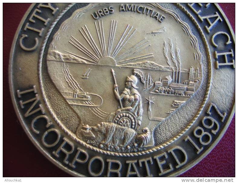 MEDAILLE COMMEMORATIVE DE CITY OF LONG BEACH CALIFORNIA INCORPORATED 1897 THE INTERNATIONAL CITY  URBS AMICITIAE - Otros & Sin Clasificación