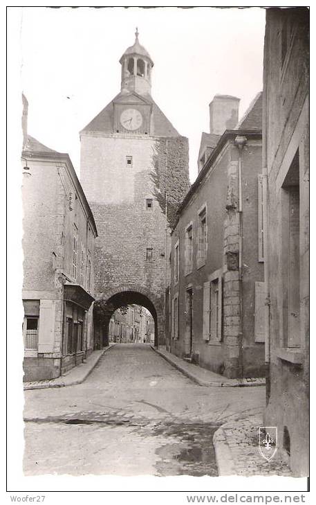 CPSM Dentelé Noir Et Blanc: BEAUGENCY La Tour De L'horloge - Beaugency