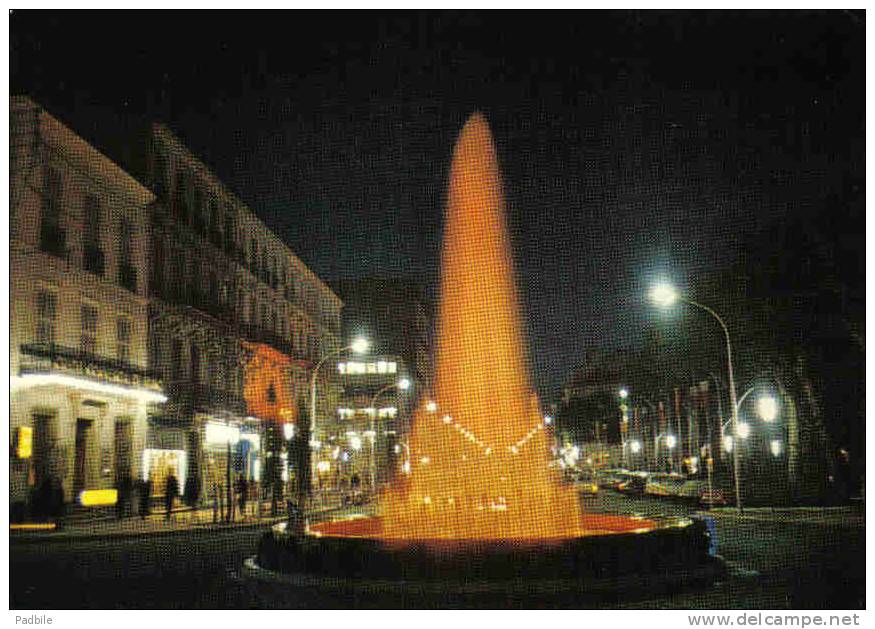 Carte Postale  83.  Draguignan  La Fontaine Lumineuse  La Nuit  Trés Beau Plan - Draguignan