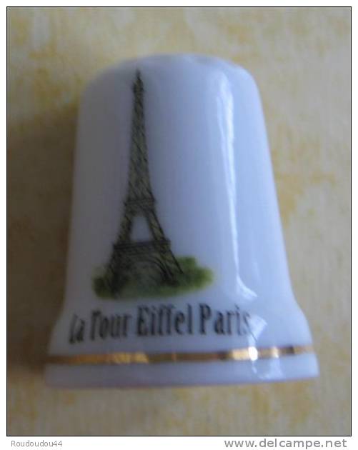 Dé à Coudre De Collection En Porcelaine - LA TOUR EIFFEL DE PARIS - - Dedales