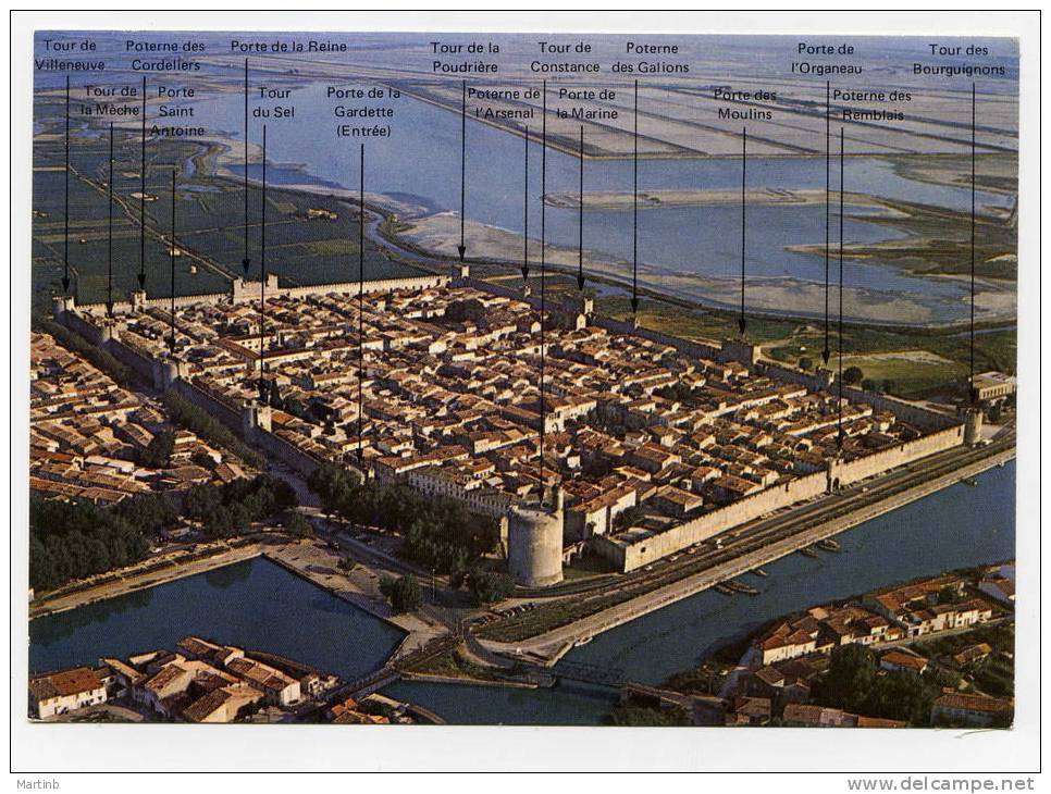 CPSM AIGUES MORTES  Vue Aérienne ( Dénomination Des Tours Et Portes ) - Aigues-Mortes