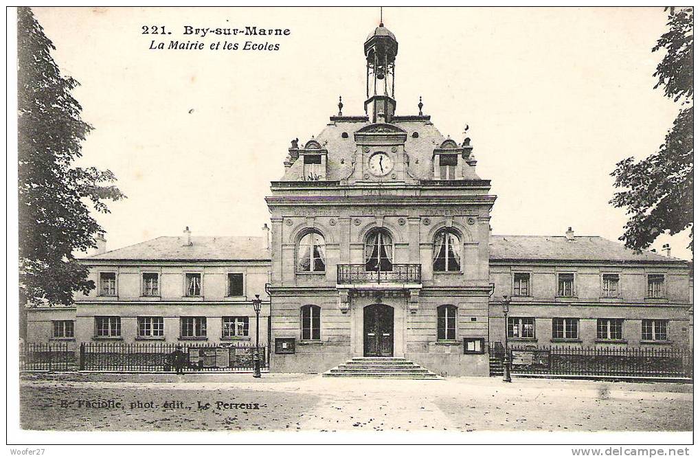 CPA  BRY SUR MARNE La Mairie Et Les écoles - Bry Sur Marne