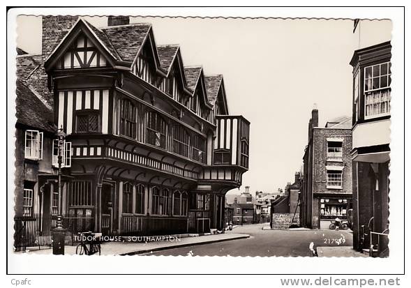 Southampton : Tudor House - Southampton