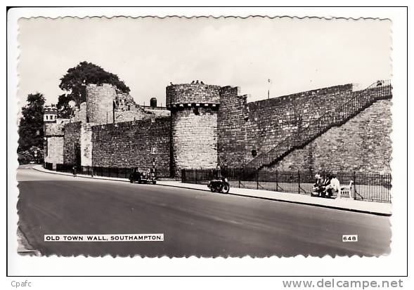 Southampton : Old Town Wall ...moto ! - Southampton