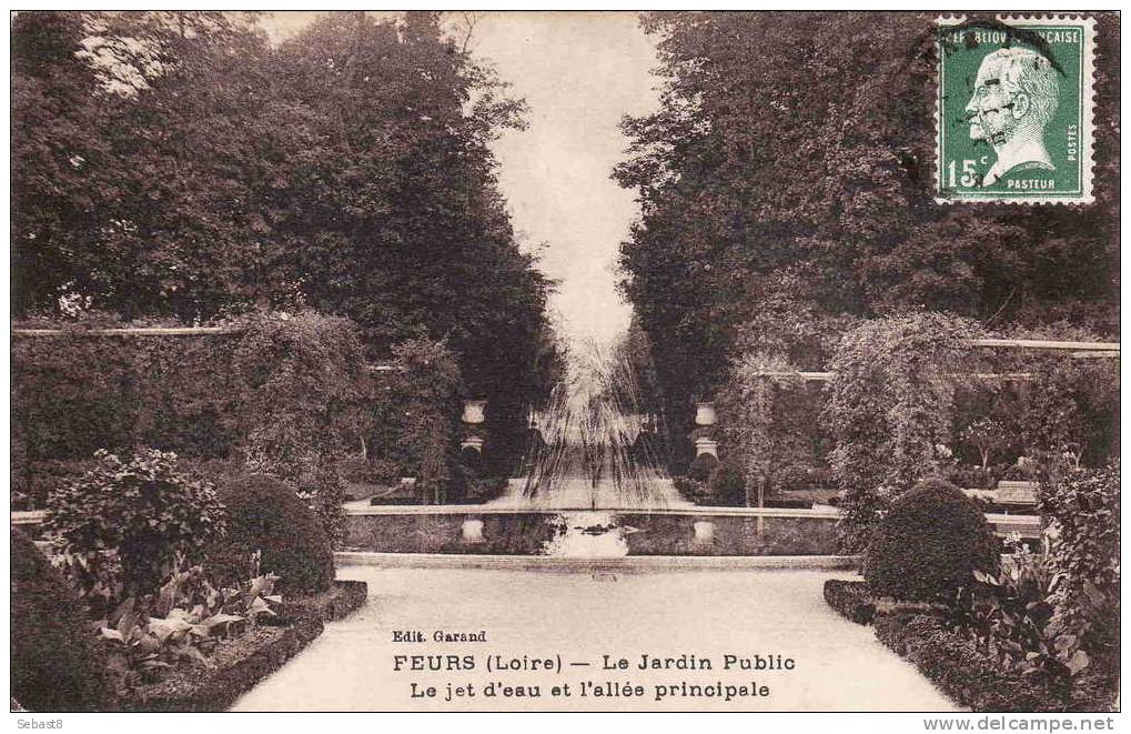 FEURS LE JARDIN PUBLIC LE JET D'EAU ET L'ALLEE PRINCIPALE - Feurs