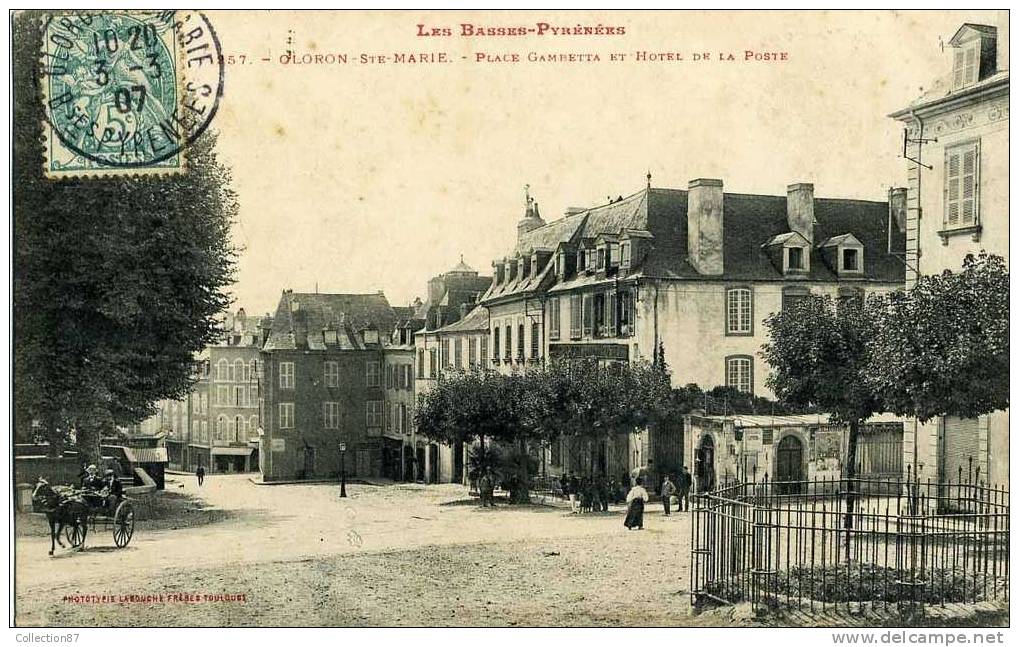 64 - PYRENEES ATLANTIQUES - OLORON STE MARIE - PLACE GAMBETTA Et HOTEL De La POSTE - PHOTO LABOUCHE N° 257 - Oloron Sainte Marie