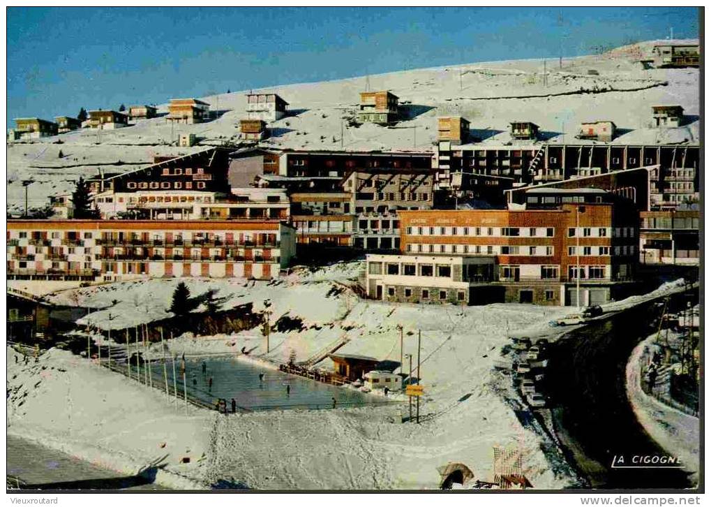 CPSM. CHAMROUSSE. STATION OLYMPIQUE. LA PATINOIRE. LE CENTRE JEUNESSE ET SPORTS. - Chamrousse