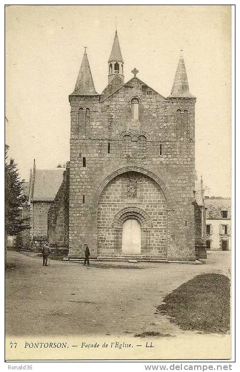 CP 50 PONTORSON Façade De L'église - Pontorson