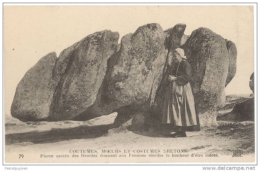 CPA Bretagne - Pierre Sacrée Des Druides - 79 - Dolmen & Menhire