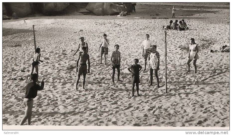 CÔTES-DU-NORD  /  TREGASTEL  /  COIN  DE  PLAGE  ( Match De BEACH-VOLLEY = VOLLEYBALL , Années 50 ) - Pallavolo