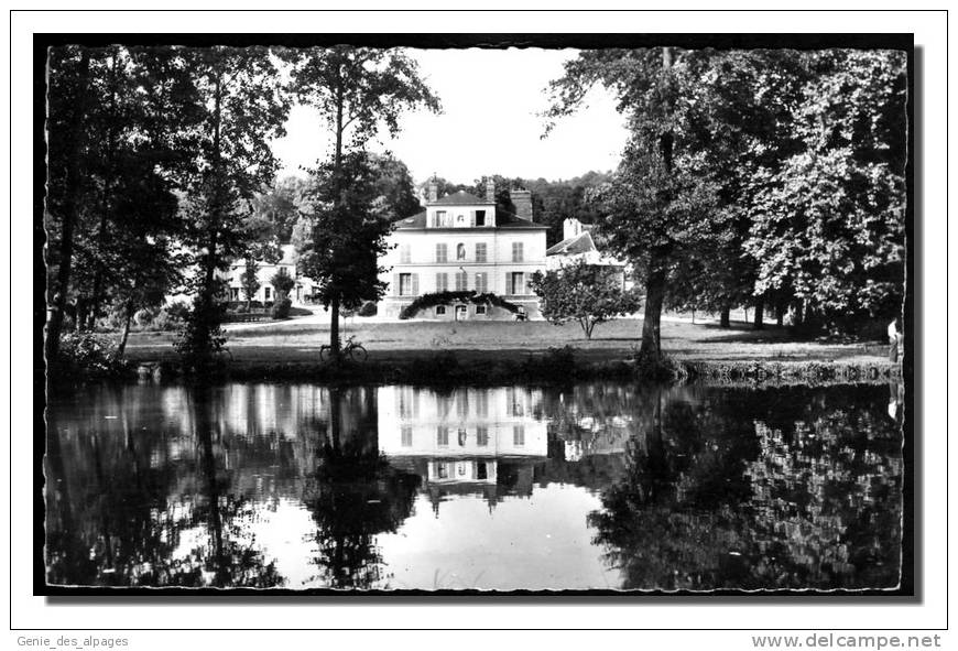 91 GIF Sur YVETTE, Château De L´Hermitage, Mairie De L´époque, Reflet Dans L'eau, CPSM 9x14, Ed Baslé, Dos Vierge - Gif Sur Yvette