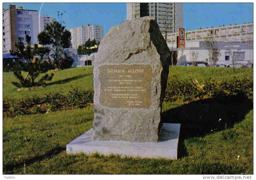 Carte Postale 91. Ris-Orangis Et Le Monument De Salvador-Allendé Trés  Beau Plan - Ris Orangis