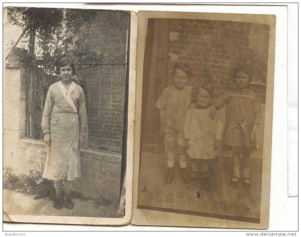 10405 4 Cartes Photo Achetée En Belgique . Famille Près D'un Bar - A Identifier