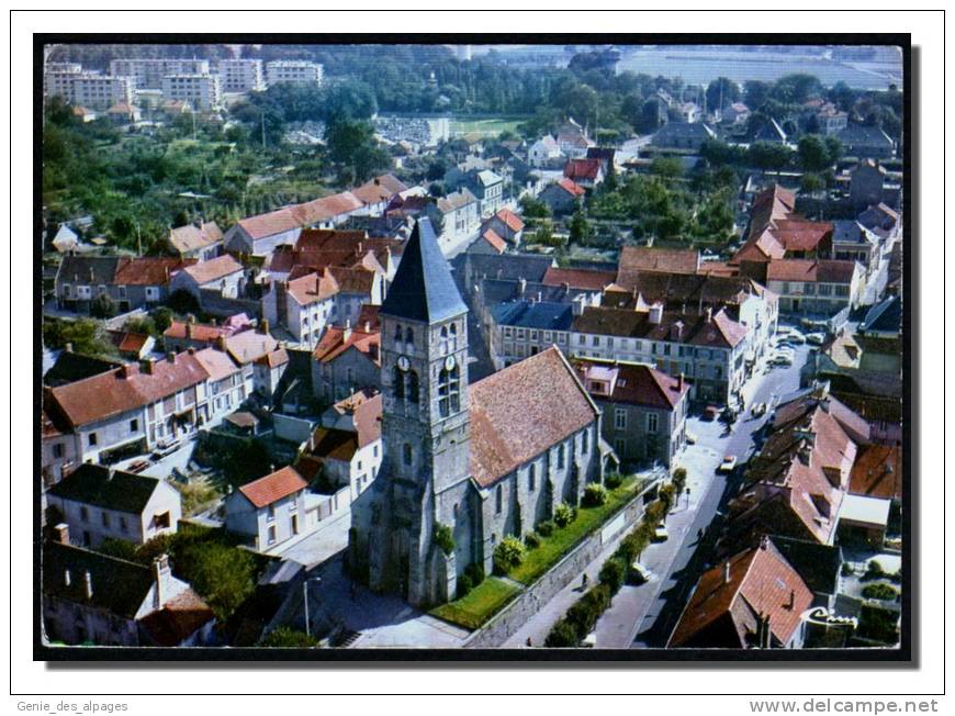 91 MENNECY, Vue Aérienne Quartier église St Pierre XIIè Siècle, CPSM 10x15 Voyagé 1977 - Mennecy