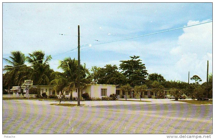 Fort Lauderdale FL - Typical 1950´s Roadside Motel Hotel - By Valence Color Studios #64321 - American Roadside