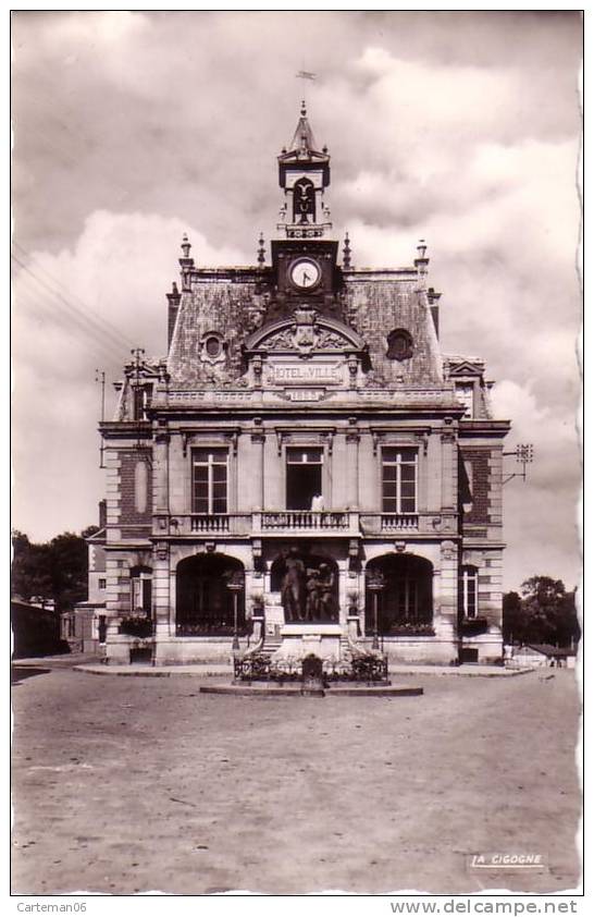 60 - Saint-Just En Chaussée - Hôtel De Ville. - Saint Just En Chaussee