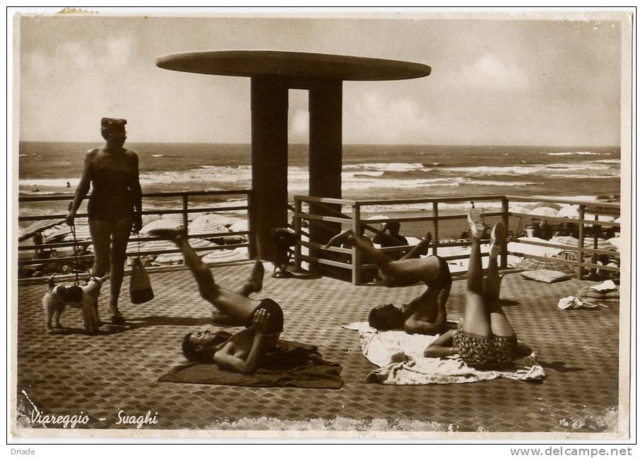 CARTOLINA DI VIAREGGIO-SVAGHI IN SPIAGGIA- - Viareggio