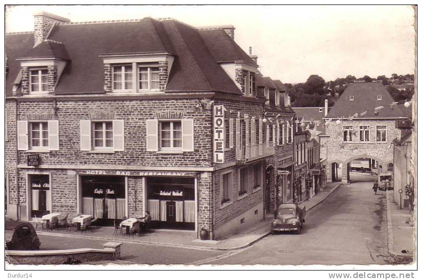 PONT-d'OUILLY (Calvados).   La Grande Rue Et L'Hôtel Restaurant De La Place - Pont D'Ouilly