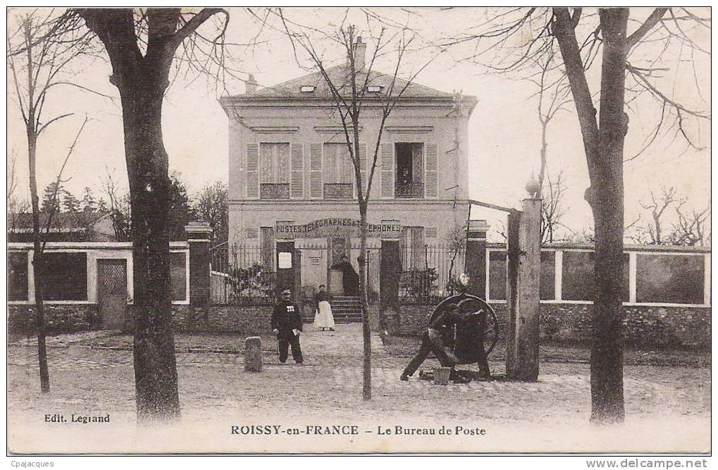 95 - ROISSY - EN - FRANCE :LE BUREAU DE POSTE AVEC ANIMATION. - Roissy En France