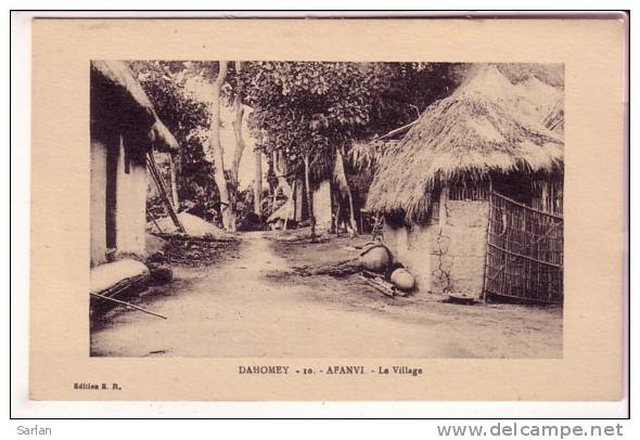 LOT-KO , DAHOMEY , édition E . R . N° 10 , AFANVI , Le Village - Dahomey