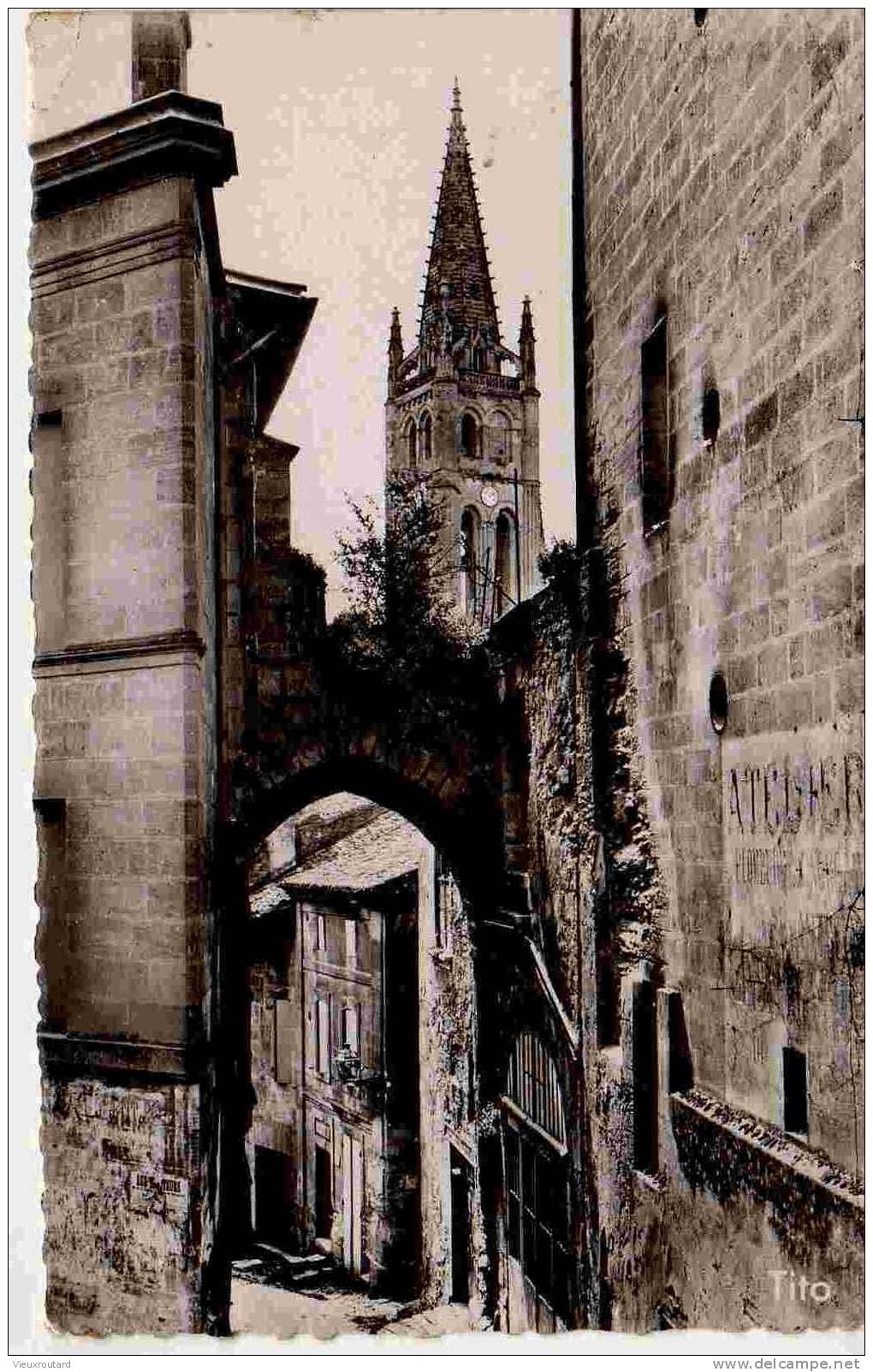 CPA. SAINT EMILION. PORTE DE LA CADENE. DENTELLEE. - Saint-Emilion