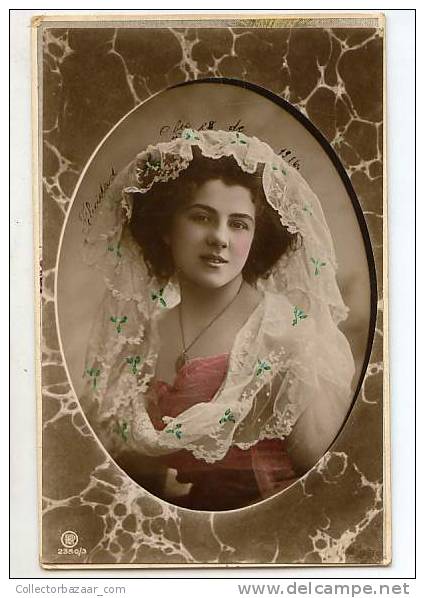 VINTAGE POSTCARD Woman Photo Postcard 1916 - Mujeres