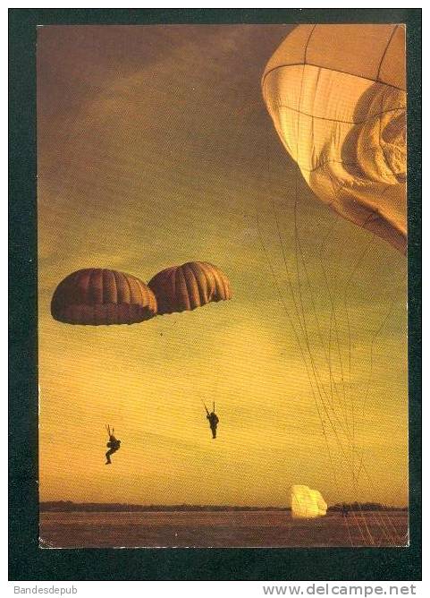 CPSM - Parachutisme - Arrivée Au Sol ( Editions T.A.P. SEGALEN écrite Du C.I.P.M De Besançon) - Paracaidismo