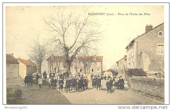 39 )) BEAUFORT, Place De L'école Des Filles, ANIMEE, Colorisée - Beaufort