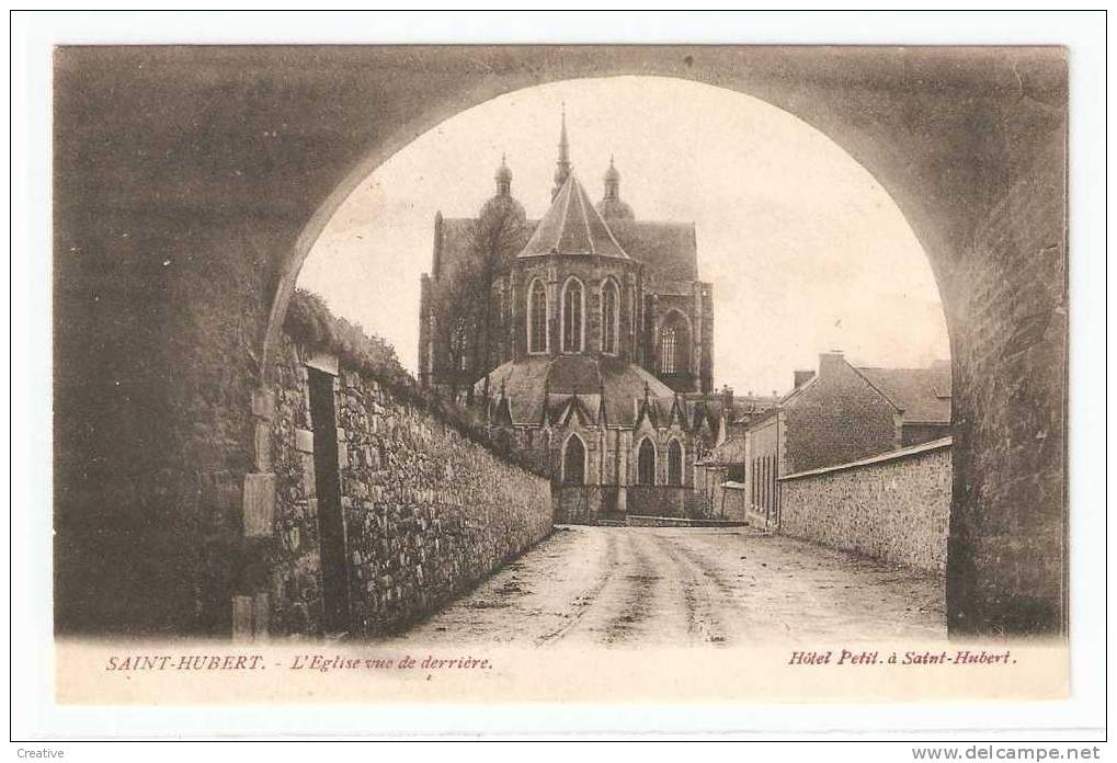 SAINT-HUBERT L'Eglise Vue De Derrière.Hôtel Petit.à Saint-Hubert.Oblitérée Saint-Hubert 1905 - Saint-Hubert