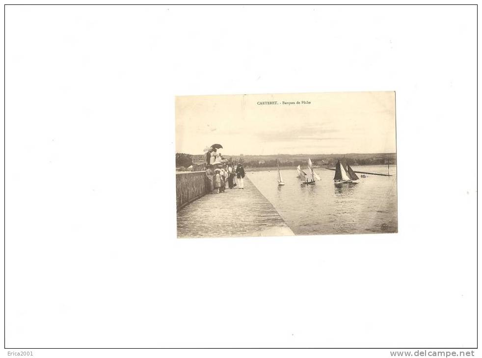 Carteret. Barques De Pêche Devan Tla Digue Et Le Promeneurs . - Carteret