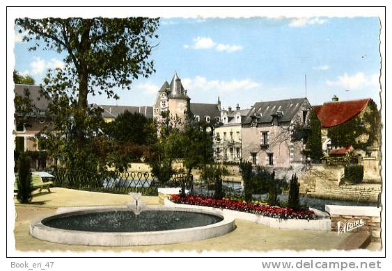 {50547} 41 Loir Et Cher Romorantin , Le Jardin Public Au Bord De La Sauldre . Au Fond La Sous-préfecture ; Edit. Valoire - Romorantin