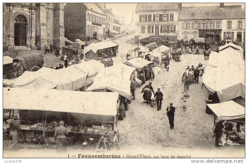 62 / FAUQUEMBERGUE / GRAND PLACE UN JOUR DE MARCHE / RARE ET TRES BELLE CARTE / EDIT JENNEQUIN 1 - Fauquembergues