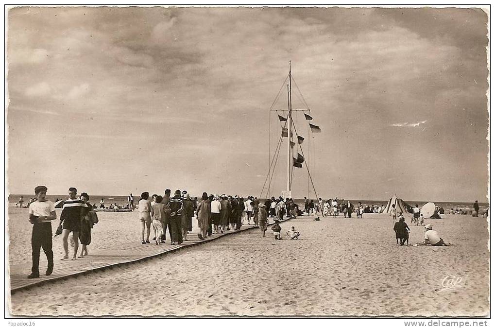 14 - Riva-Bella - La Plage - CPSM - CAP N° 1595 (animée - Non Circulée) - Ouistreham - Riva Bella