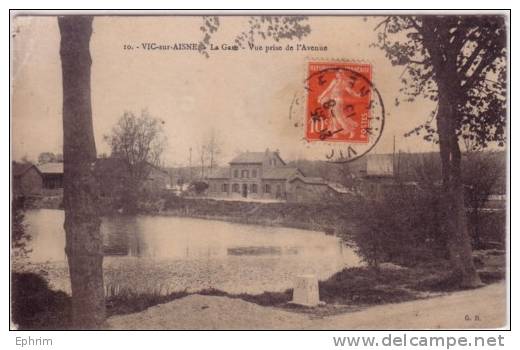 VIC-SUR-AISNE - La Gare - Vue Prise De L'Avenue - Vic Sur Aisne