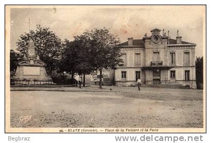 BLAYE      44  PLACE DE LA VICTOIRE  ET LA POSTE - Blaye