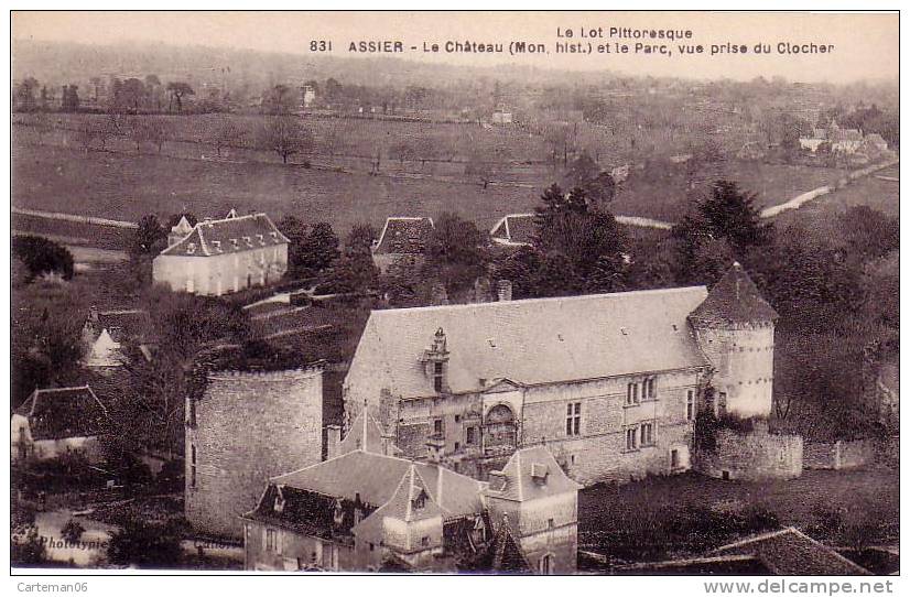 46 - Assier Le Château Et Le Parc, Vue Prise Du Clocher - Assier