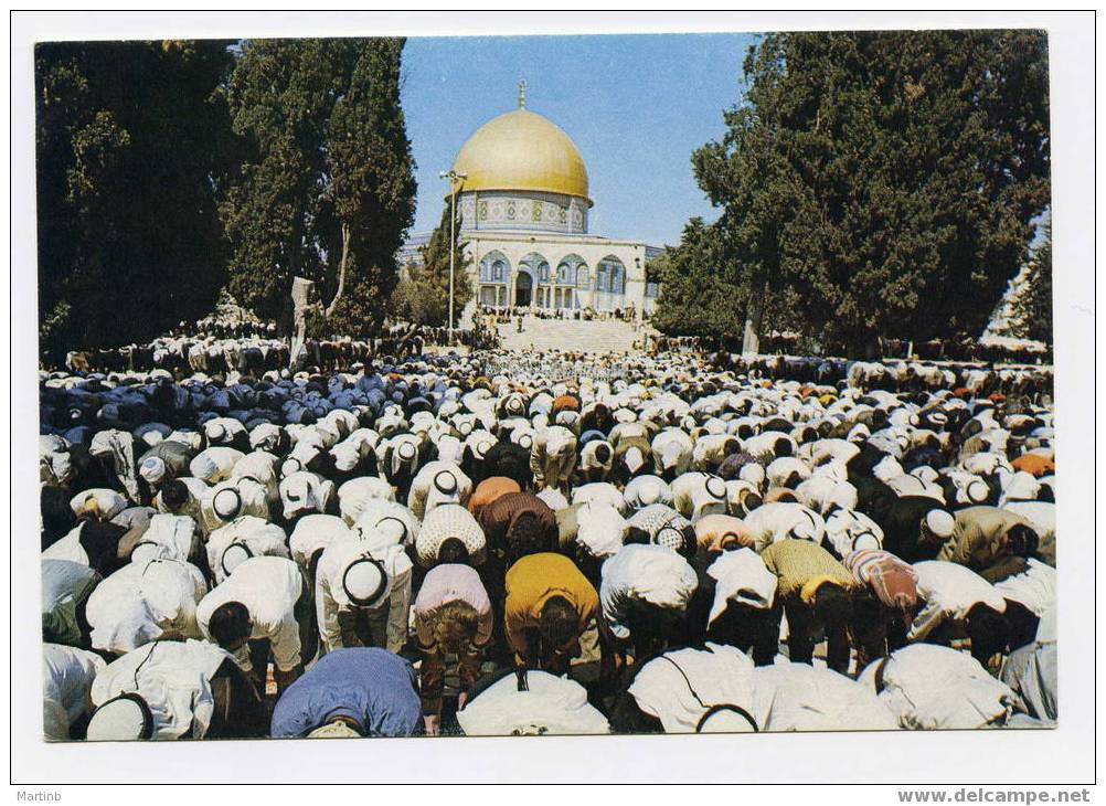 CPM  Priere Des Musulmans Dans La Cour Du Dome Du Rocher  JERUSALEM - Islam