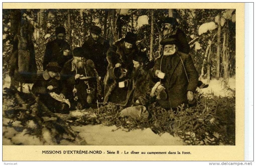 CPA...MISSIONS D EXTREME NORD...LE DINER AU CAMPEMENT DANS LA FORET...ANIMEE... - Otros & Sin Clasificación