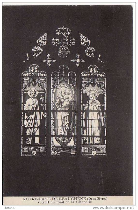 Notre Dame De Beauchène, Vitrail Du Fond De La Chapelle - Cerizay