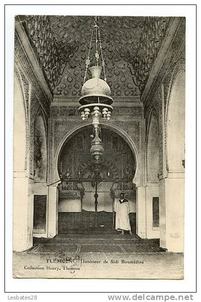 ALGERIE.-TLEMCEN.-Intérie     Ur  De Sidi Boumédine.-un Personnage à L'intérieur.-CVB 485 - Tlemcen