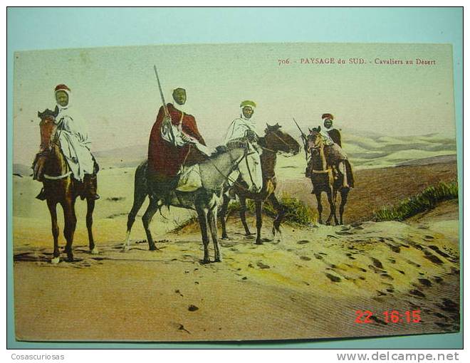 4059 ALGERIE ARGELIA   CAVALIERS AU DESERT PAYSAGE DU SUD   AÑOS / YEARS 1920 - Hommes