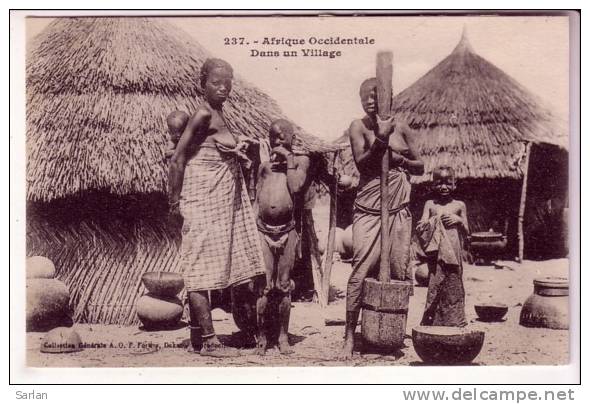LOT-KO , AFRIQUE DIVERS , FORTIER N° 237 , Dans Un Village ( Femme Seins Nus ) - Non Classés
