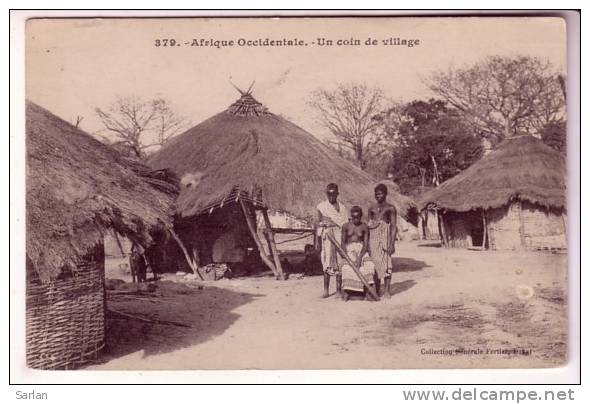 LOT-KO , AFRIQUE DIVERS , FORTIER N° 379 , Un Coin De Village - Non Classés