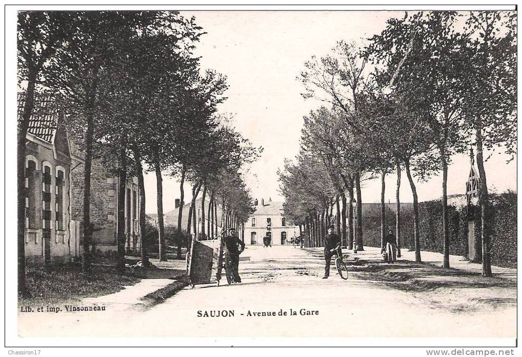 17 - SAUJON  -  Avenue De La Gare  - Animée - Saujon