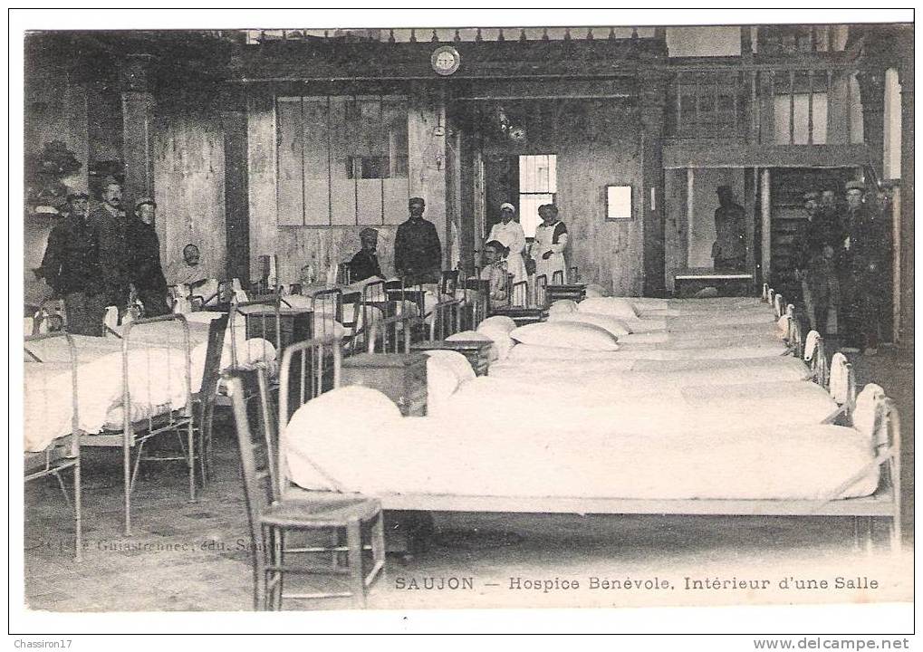 17 -   SAUJON  - Hospice Bénévole - Intérieur D´une Salle - Animée - Saujon