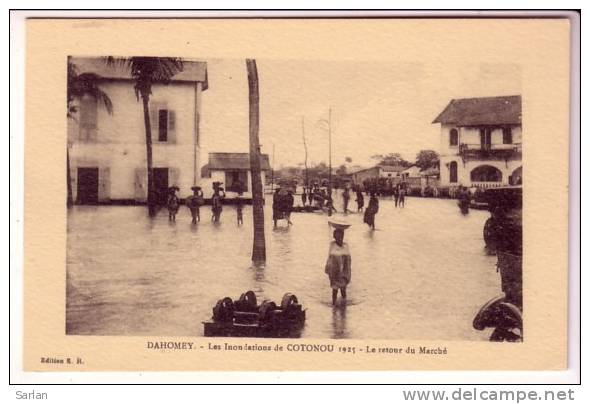 LOT-KO , DAHOMEY , Edition E . R . Les Inondations De Cotonou , Le Retour Du Marché - Dahomey