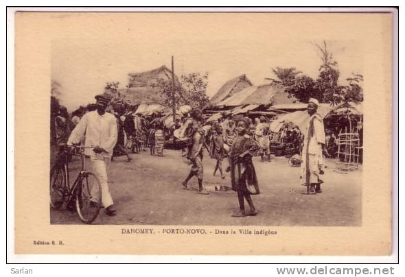 LOT-KO , DAHOMEY , Edition E . R . , PORTO NOVO , Dans La Ville Indigene - Dahomey