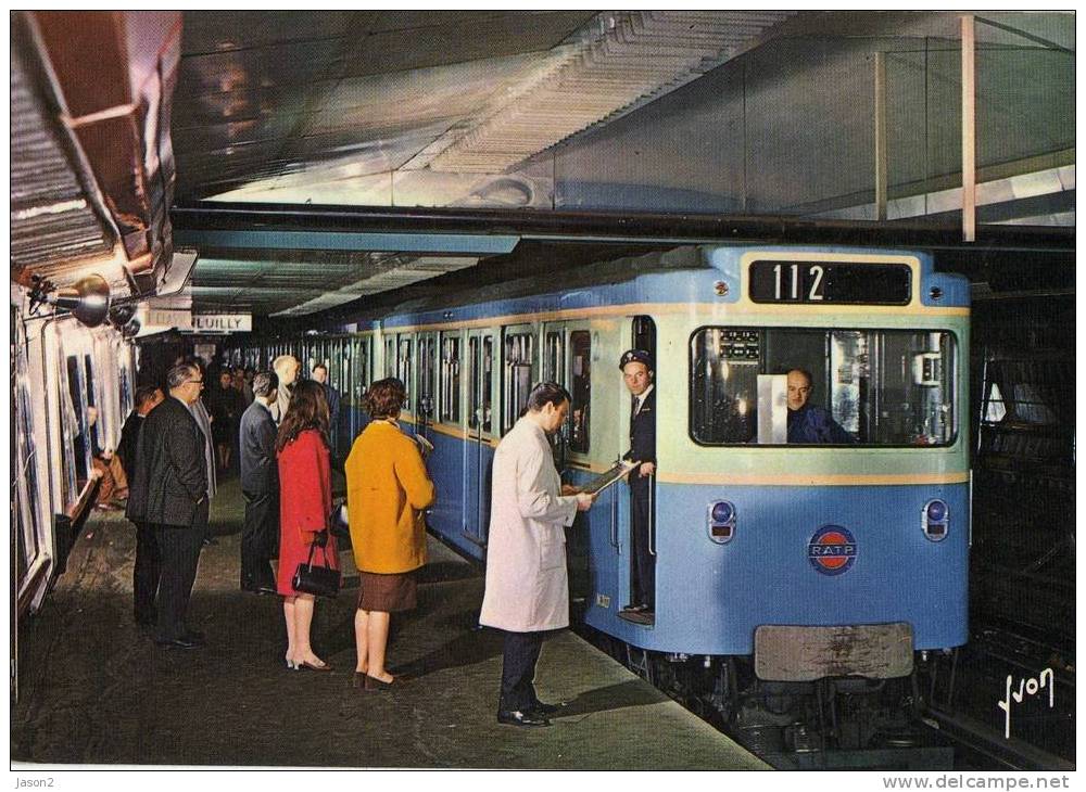 CPM  Rame Sur Pneumatique En Station  ANIMEE - Métro