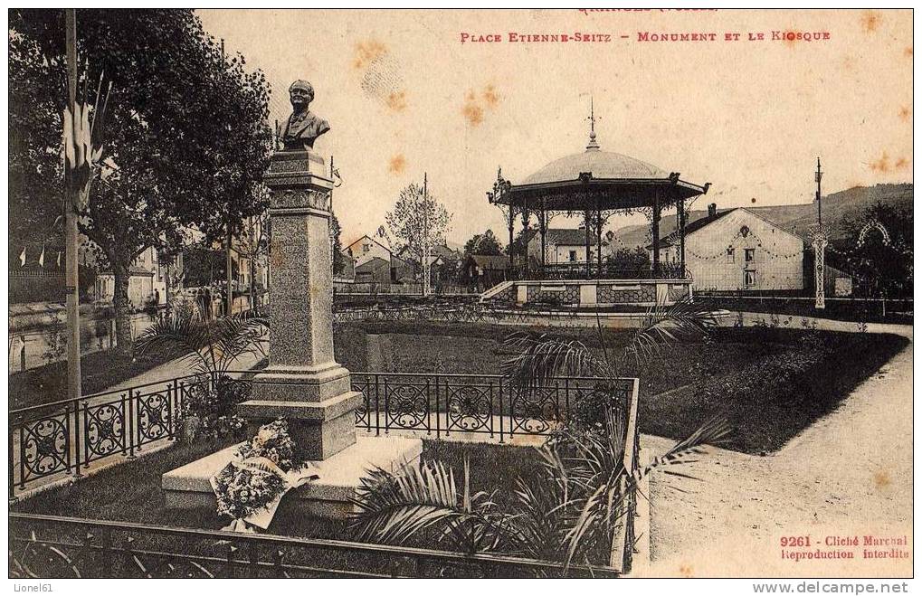 GRANGES-sur-VOLOGNE : (88) Place Etienne Seitz. Monument Et La Kiosque - Granges Sur Vologne