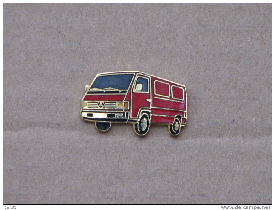 PINS FOURGON MERCEDES ROUGE - Mercedes